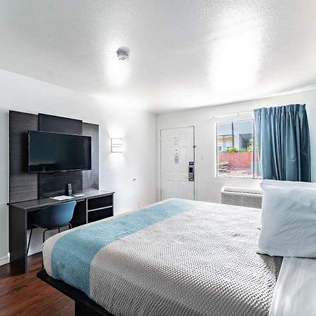 Motel 6 Tampa Near Fairgrounds - Casino المظهر الخارجي الصورة