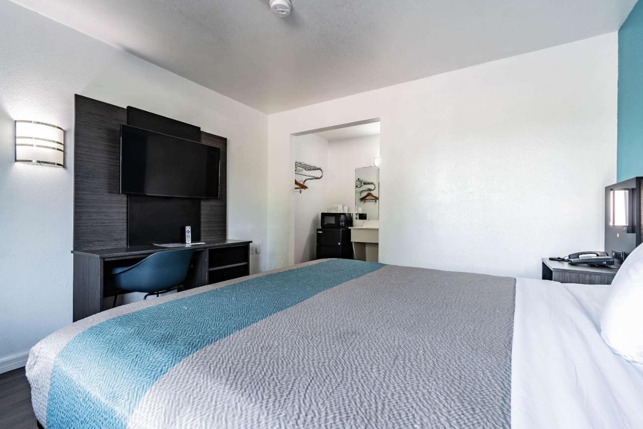 Motel 6 Tampa Near Fairgrounds - Casino المظهر الخارجي الصورة