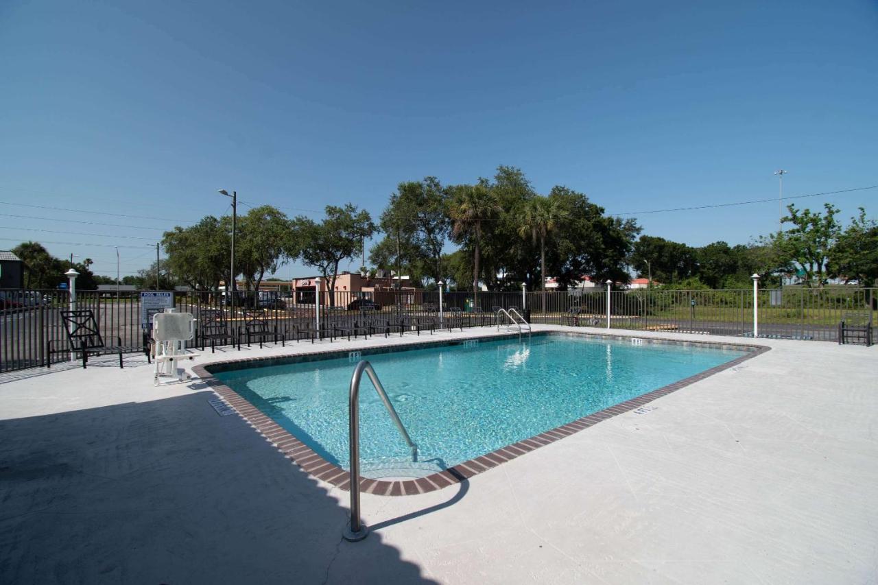Motel 6 Tampa Near Fairgrounds - Casino المظهر الخارجي الصورة