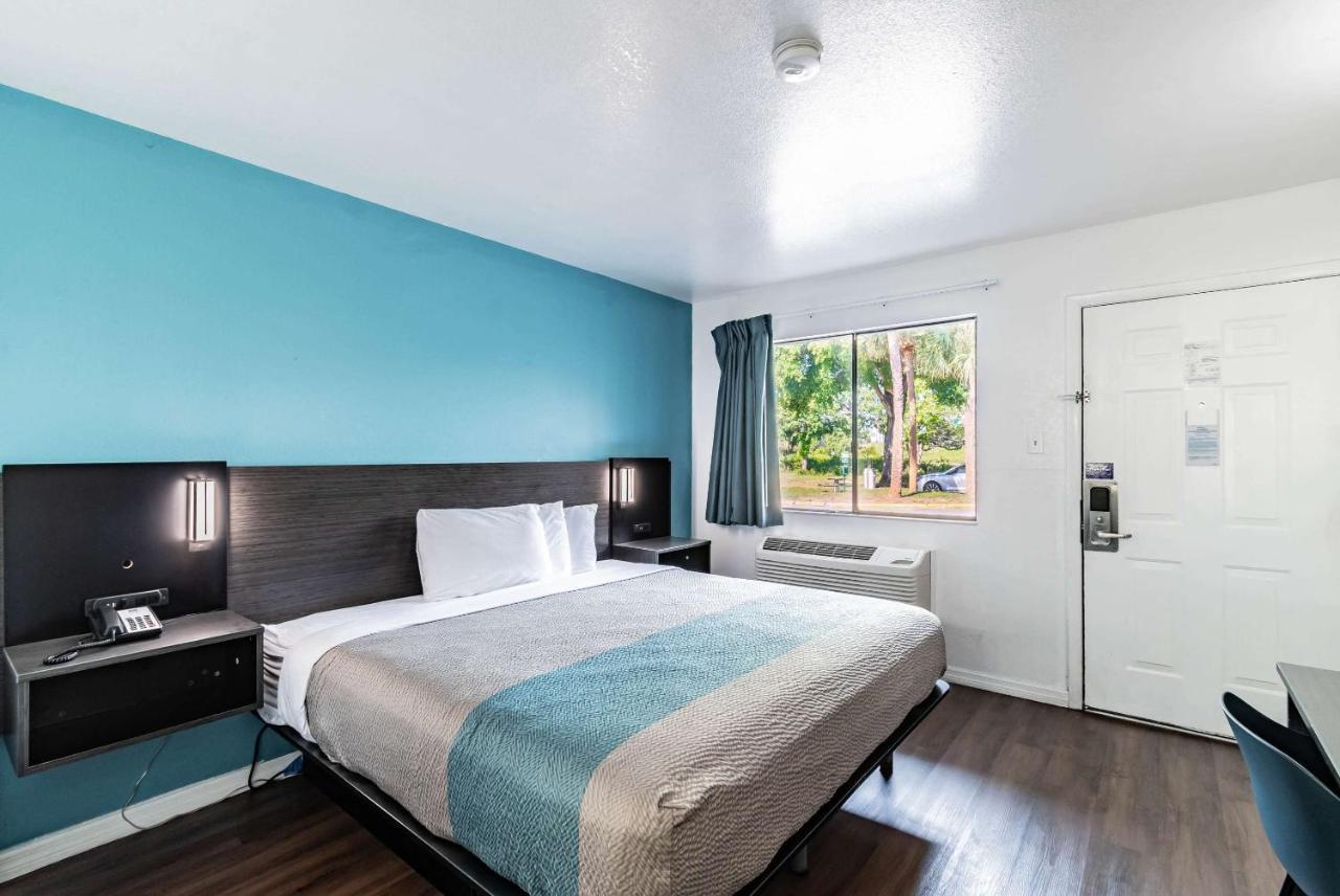 Motel 6 Tampa Near Fairgrounds - Casino المظهر الخارجي الصورة