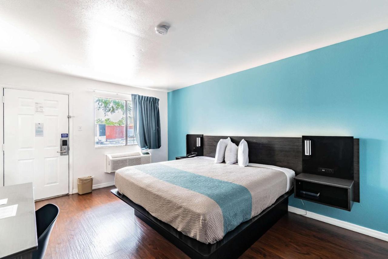 Motel 6 Tampa Near Fairgrounds - Casino المظهر الخارجي الصورة