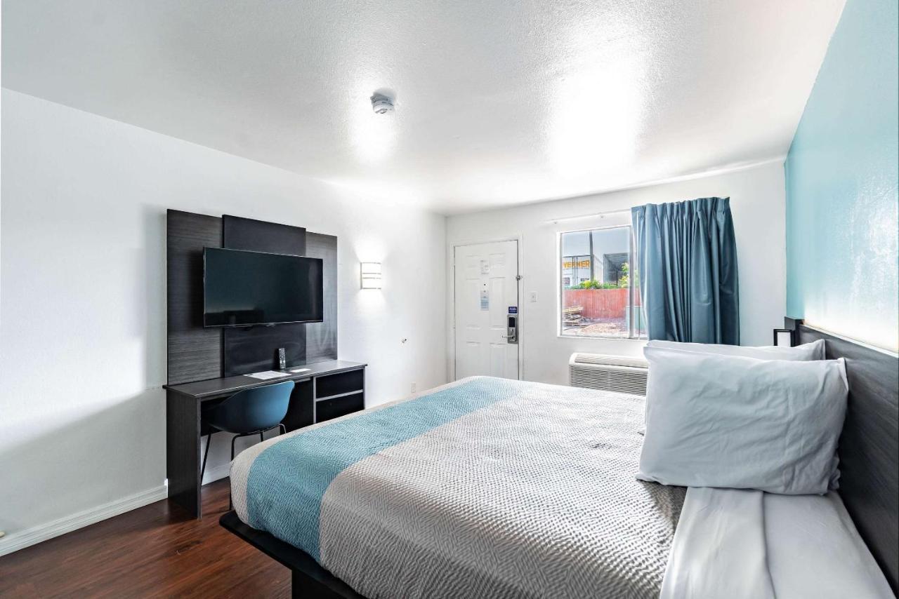 Motel 6 Tampa Near Fairgrounds - Casino المظهر الخارجي الصورة