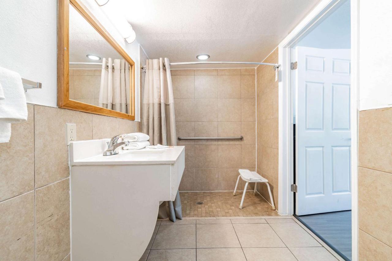 Motel 6 Tampa Near Fairgrounds - Casino المظهر الخارجي الصورة