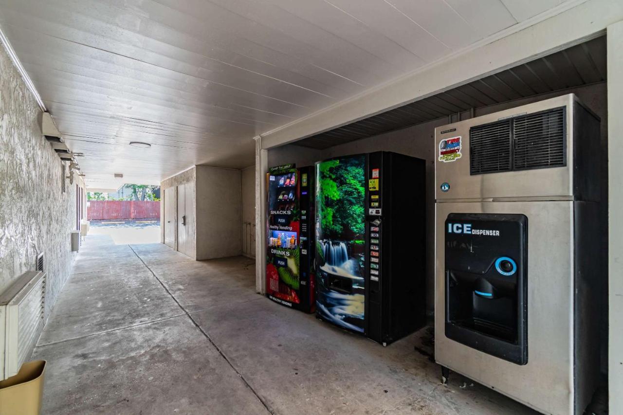 Motel 6 Tampa Near Fairgrounds - Casino المظهر الخارجي الصورة
