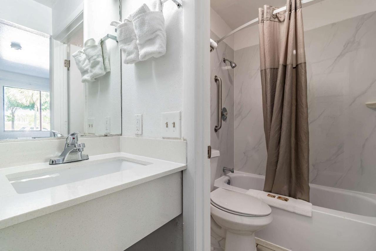 Motel 6 Tampa Near Fairgrounds - Casino المظهر الخارجي الصورة