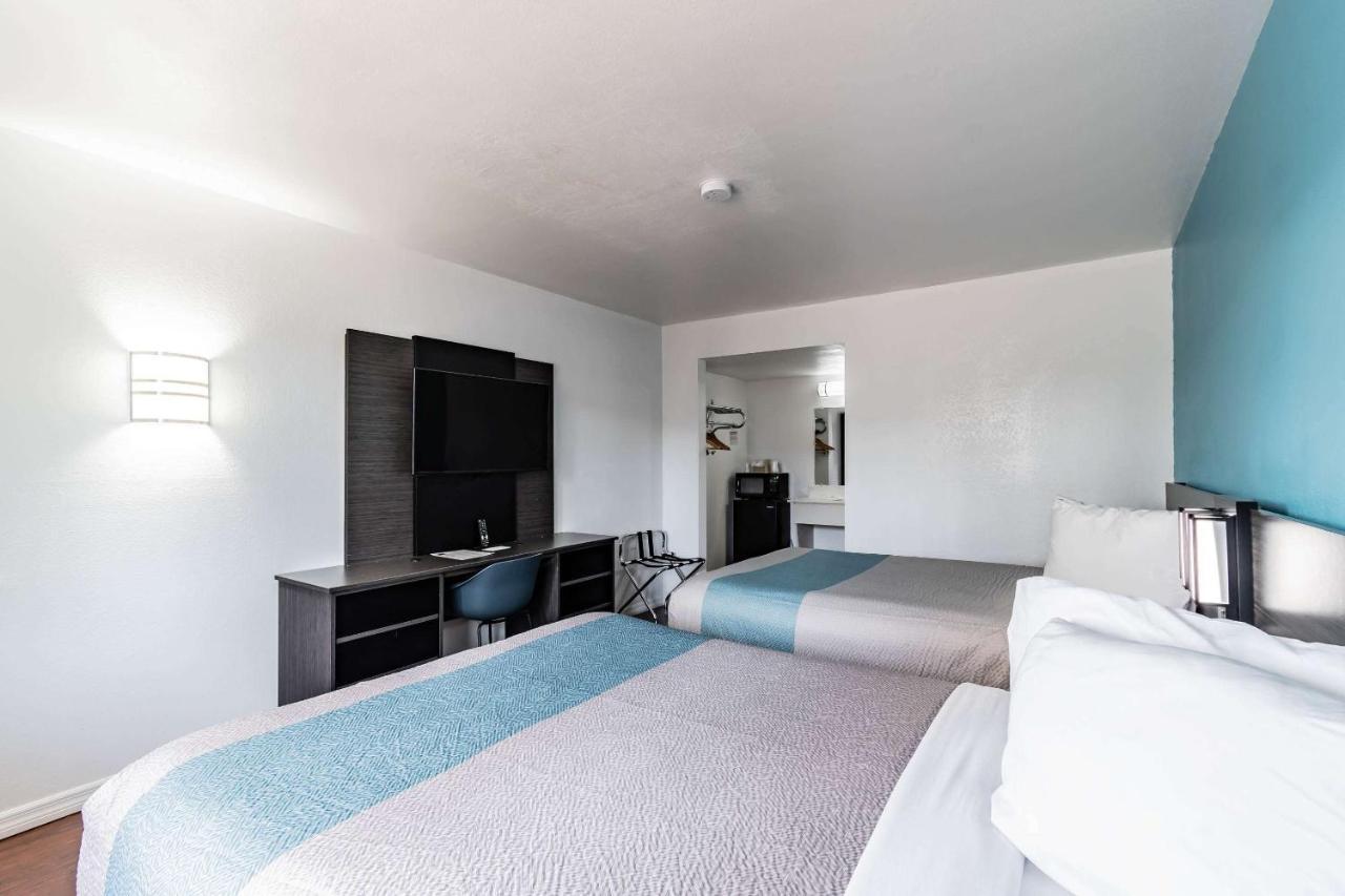 Motel 6 Tampa Near Fairgrounds - Casino المظهر الخارجي الصورة