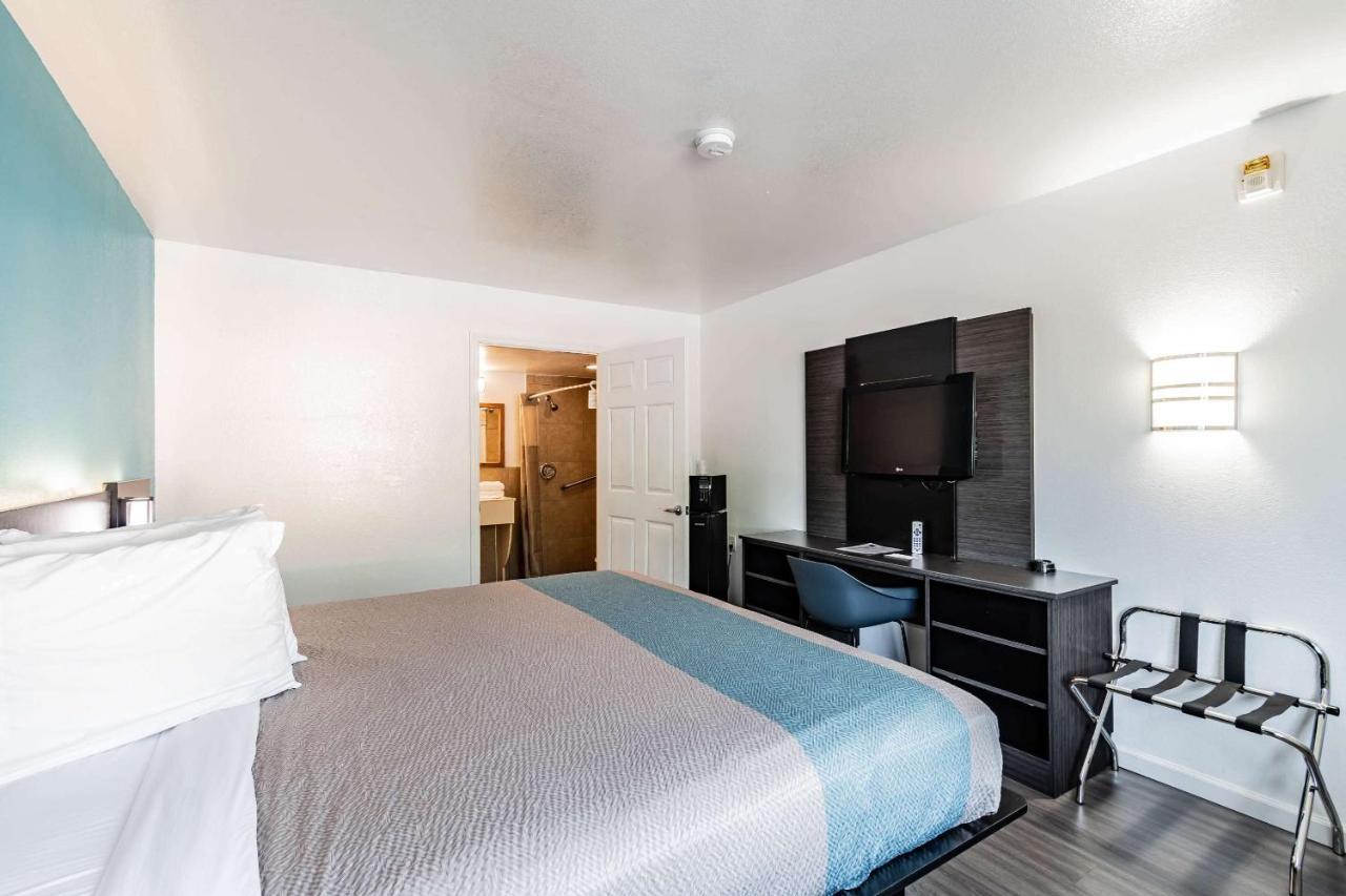 Motel 6 Tampa Near Fairgrounds - Casino المظهر الخارجي الصورة